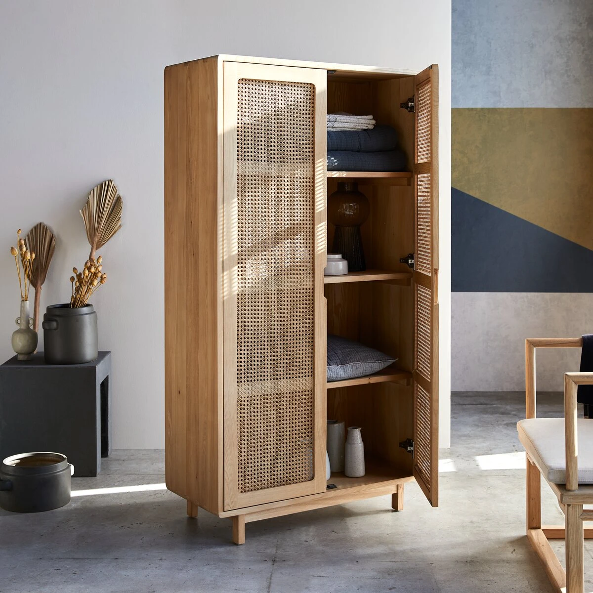 Luis - Armoire De Rangement En Orme Massif Et Cannage 4 Luis - Armoire De Rangement En Orme Massif Et Cannage – Image 4