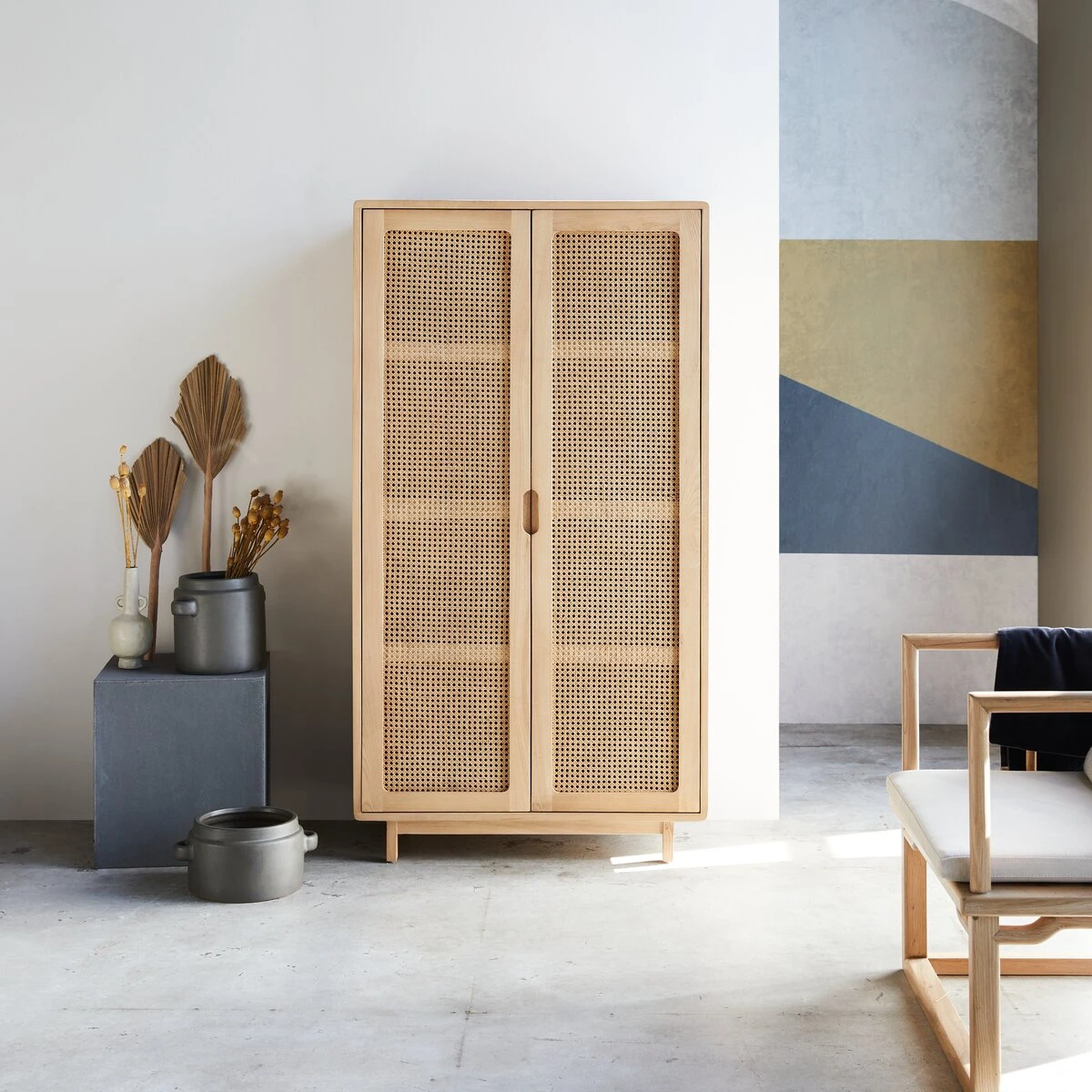 Luis - Armoire De Rangement En Orme Massif Et Cannage 1 Luis - Armoire De Rangement En Orme Massif Et Cannage