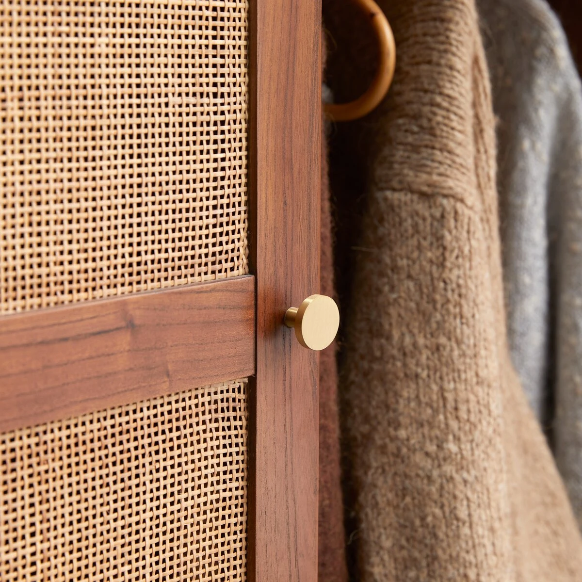 Lisbeth - Armoire En Orme Et Cannage 3 Lisbeth - Armoire En Orme Et Cannage – Image 3