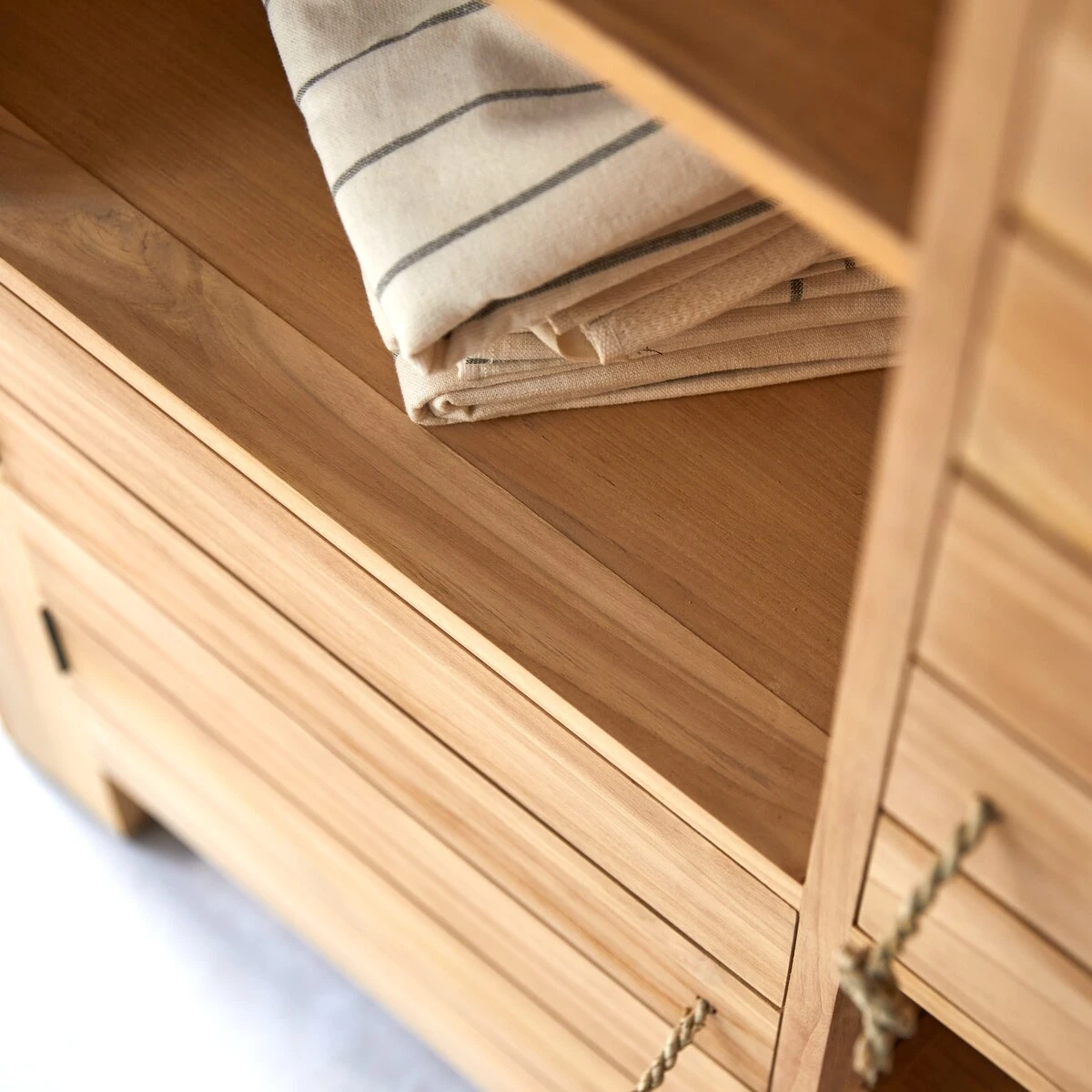 Minimalys - Armoire En Teck Massif 5 Minimalys - Armoire En Teck Massif – Image 5