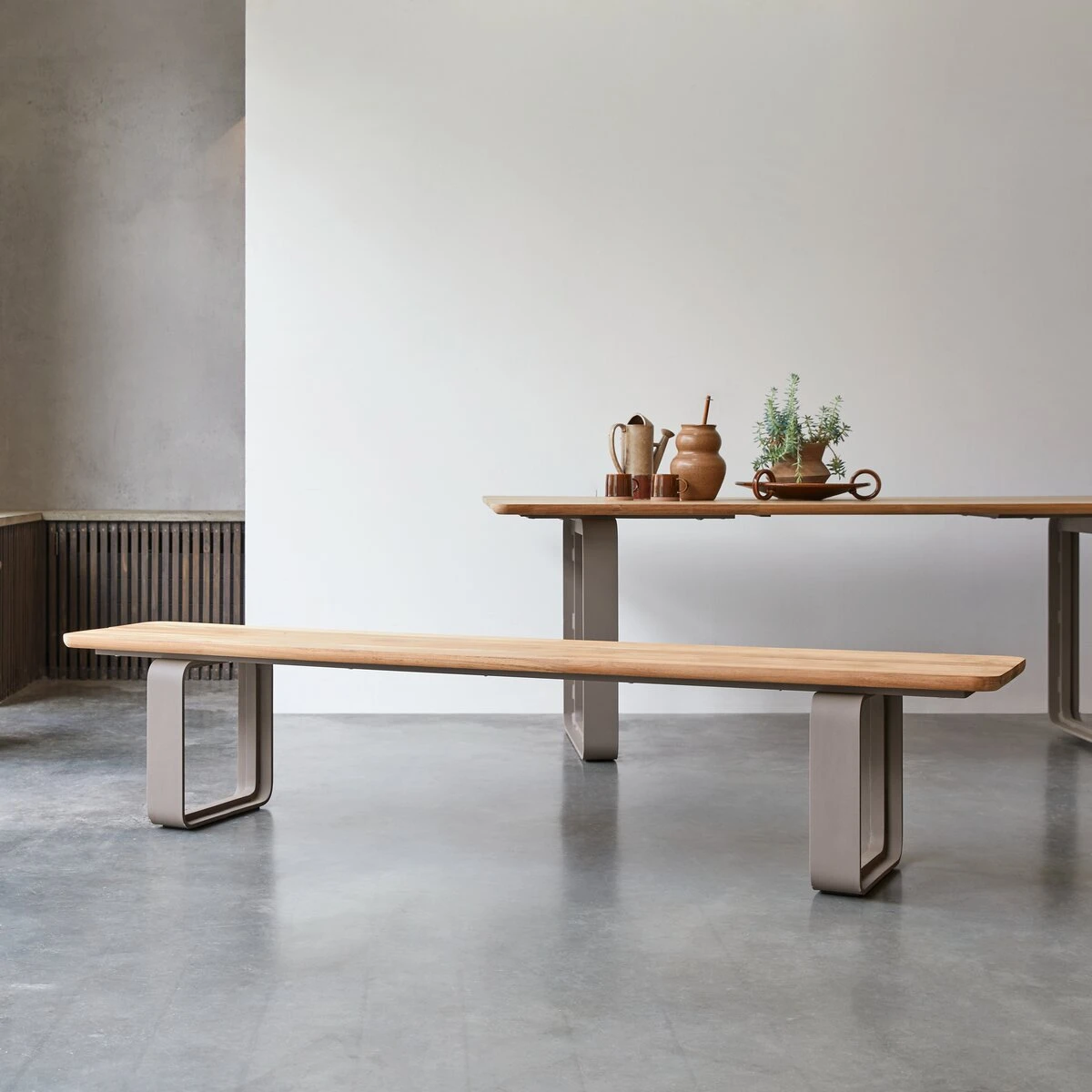 Harper - Banc En Teck Massif Et Aluminium 4 Harper - Banc En Teck Massif Et Aluminium – Image 4