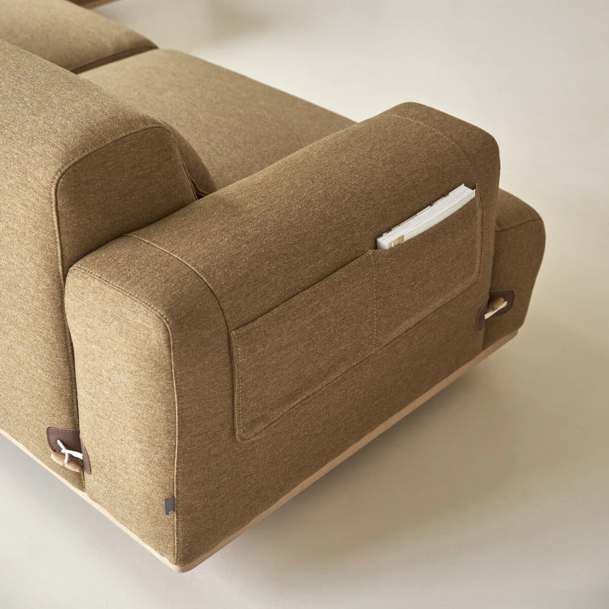 Duffle - Canapé D'angle Droit En Tissu Marron Et Chêne 295 X 170 Cm, 3 Places 2 Duffle - Canapé D'angle Droit En Tissu Marron Et Chêne 295 X 170 Cm, 3 Places – Image 2