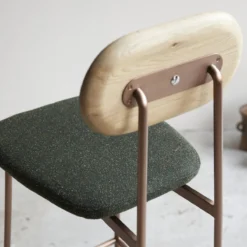 Yutapi - Chaise De Bar Kaki Tweed En Chêne Massif -Homezia Soldes Boutique 1200 1200 chaise de bar yutapi kaki tweed en chene massif 3