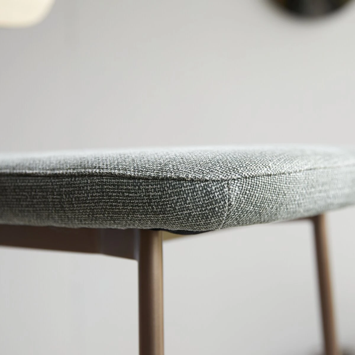 Yutapi - Chaise De Bar Linen Green En Chêne Massif 5 Yutapi - Chaise De Bar Linen Green En Chêne Massif – Image 5