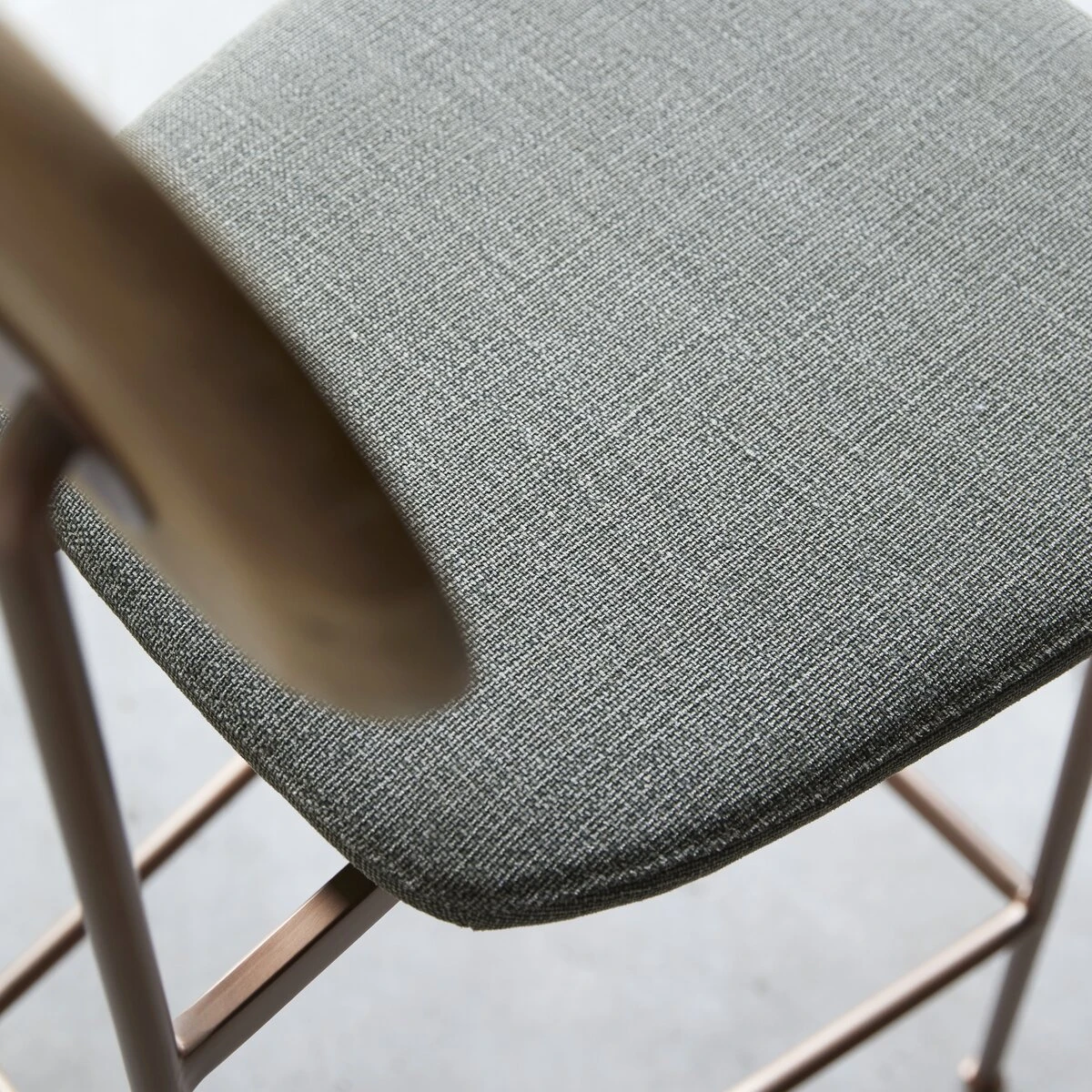 Yutapi - Chaise De Bar Linen Green En Chêne Massif 8 Yutapi - Chaise De Bar Linen Green En Chêne Massif – Image 8