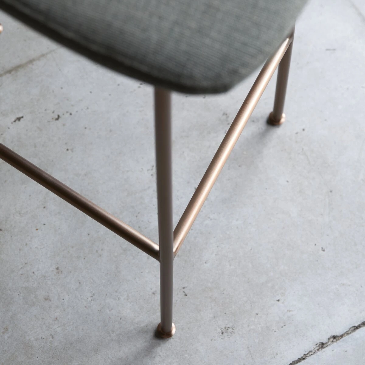 Yutapi - Chaise De Bar Linen Green En Chêne Massif 9 Yutapi - Chaise De Bar Linen Green En Chêne Massif – Image 9