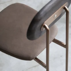 Yutapi - Chaise Mohawk Choco En Chêne Massif -Homezia Soldes Boutique 1200 1200 chaise yutapi mohawk choco en chene massif 6