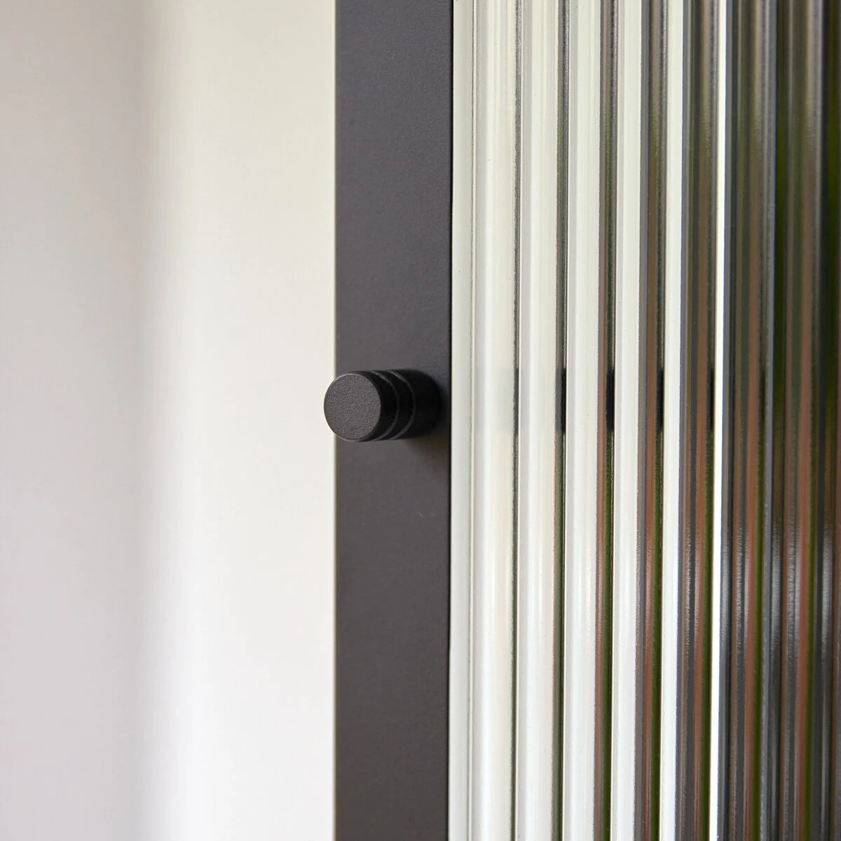 Antonin - Colonne De Rangement En Métal 3 Antonin - Colonne De Rangement En Métal – Image 3