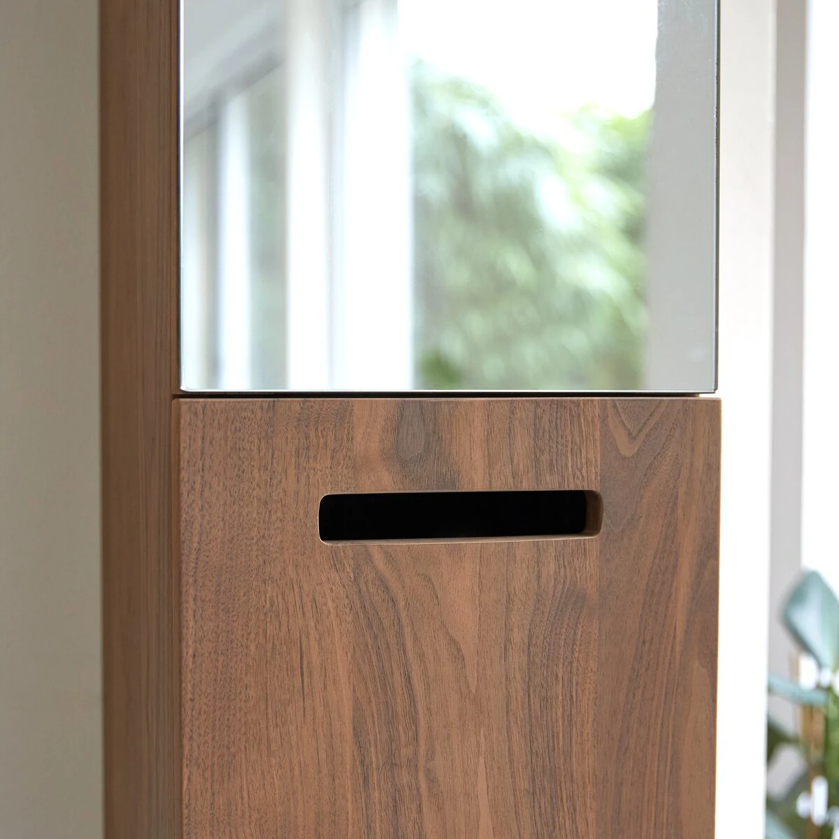 Line - Colonne Miroir En Noyer Massif 3 Line - Colonne Miroir En Noyer Massif – Image 3