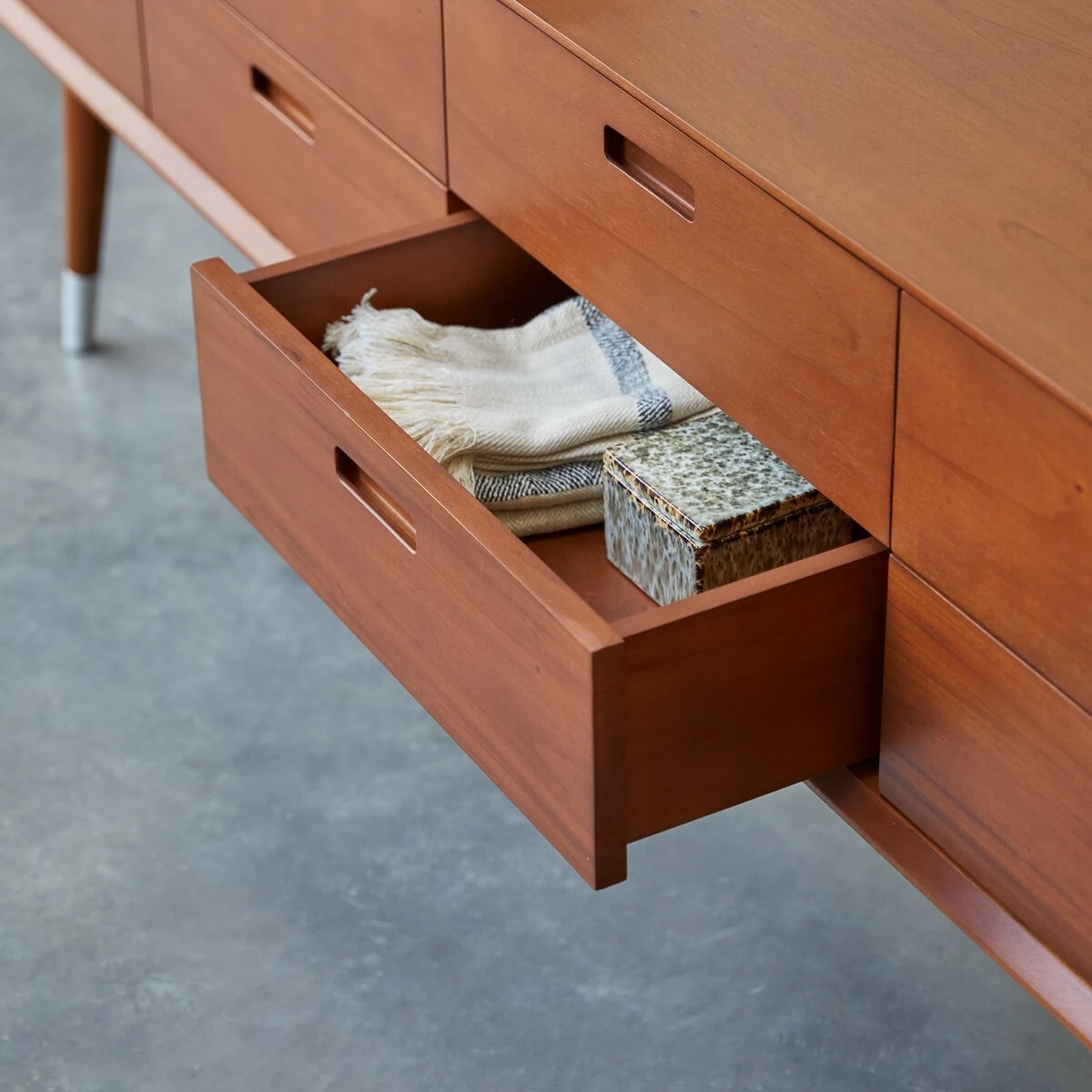 Magda 50's - Commode Basse En Acajou Massif 2 Magda 50's - Commode Basse En Acajou Massif – Image 2