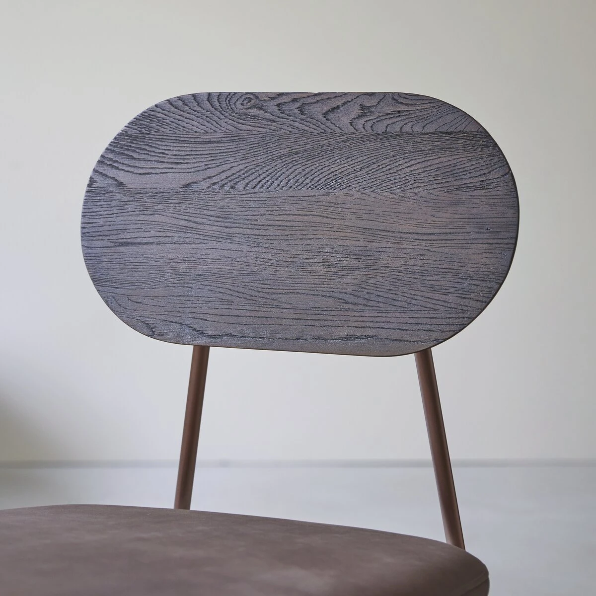 Yutapi - Fauteuil Bas Mohawk Choco En Chêne Massif 3 Yutapi - Fauteuil Bas Mohawk Choco En Chêne Massif – Image 3