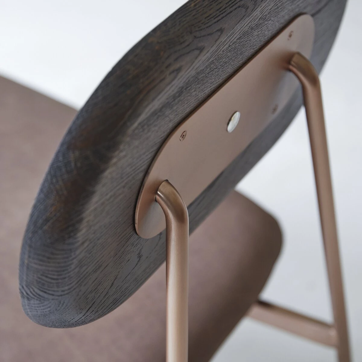 Yutapi - Fauteuil Bas Mohawk Choco En Chêne Massif 4 Yutapi - Fauteuil Bas Mohawk Choco En Chêne Massif – Image 4