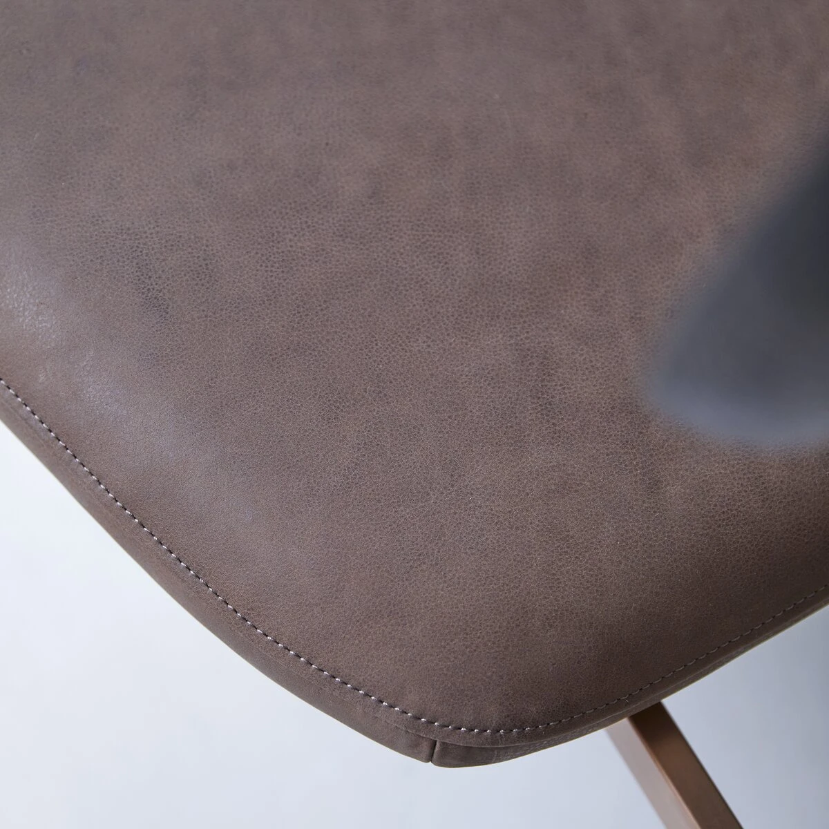 Yutapi - Fauteuil Bas Mohawk Choco En Chêne Massif 6 Yutapi - Fauteuil Bas Mohawk Choco En Chêne Massif – Image 6