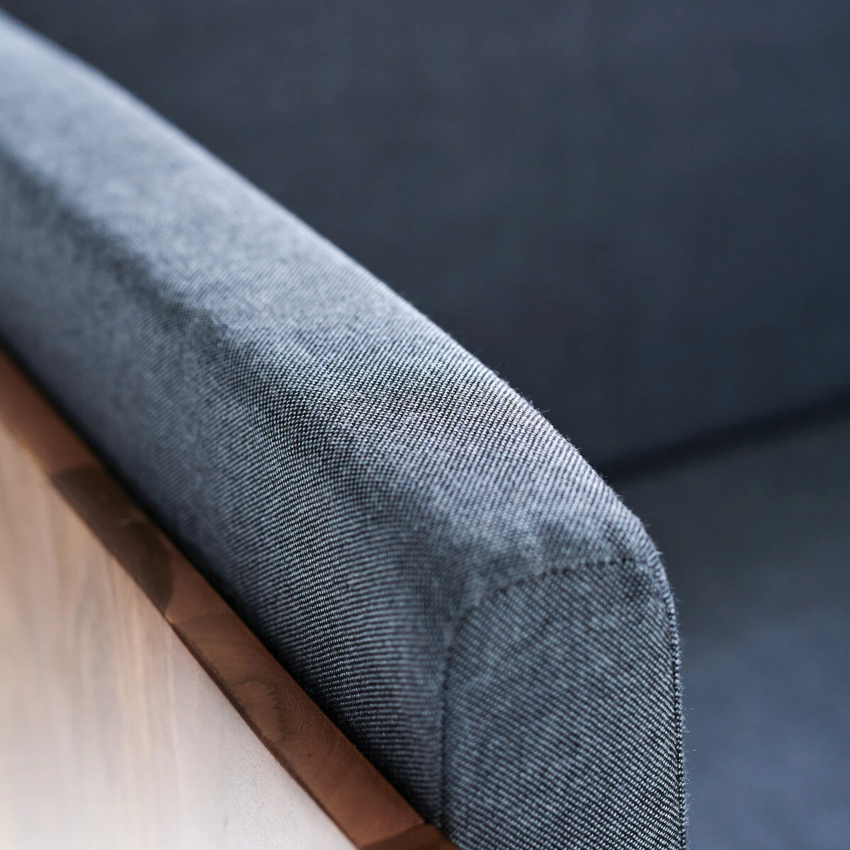 Metric - Fauteuil En Palissandre Massif Et Tissu 4 Metric - Fauteuil En Palissandre Massif Et Tissu – Image 4