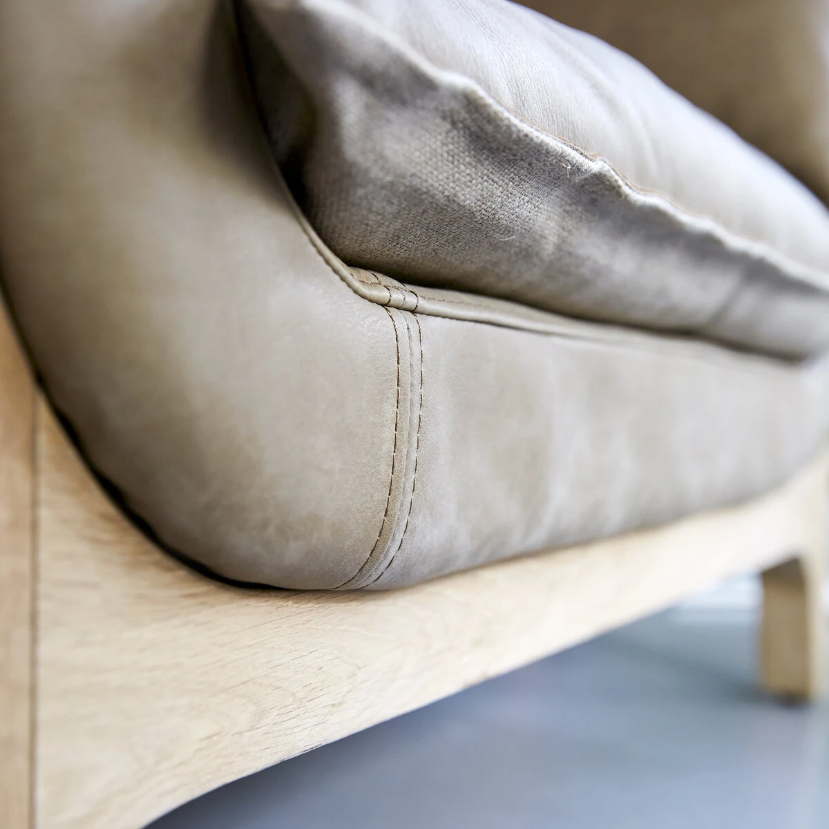 Woodnest - Fauteuil En Chêne Massif Et Cuir Cheyenne 15 Woodnest - Fauteuil En Chêne Massif Et Cuir Cheyenne – Image 15