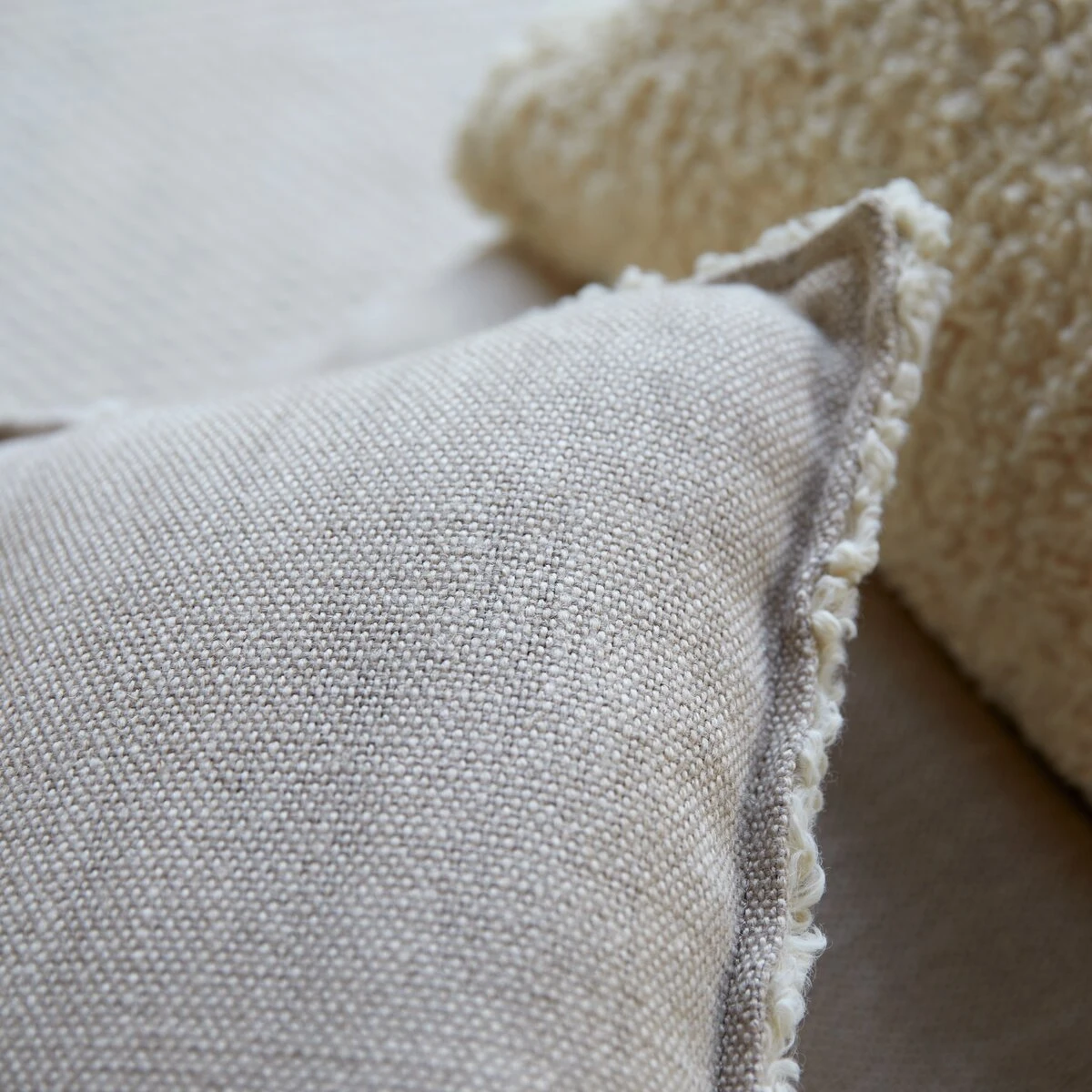 Woodnest - Fauteuil En Chêne Massif Et Tissu Linen 3 Woodnest - Fauteuil En Chêne Massif Et Tissu Linen – Image 3