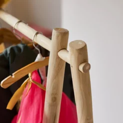 Kilim - Portant Simple Enfant En Teck Massif -Homezia Soldes Boutique 1200 1200 portant simple enfant en teck massif kilim 5