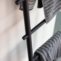 Corto - Porte Serviette En Métal -Homezia Soldes Boutique 1200 1200 porte serviette en metal corto 3