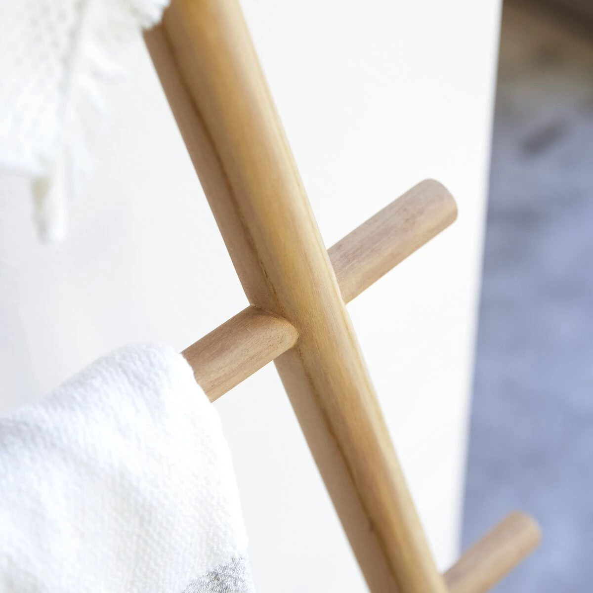 Carla - Porte Serviette En Teck Massif 3 Carla - Porte Serviette En Teck Massif – Image 3