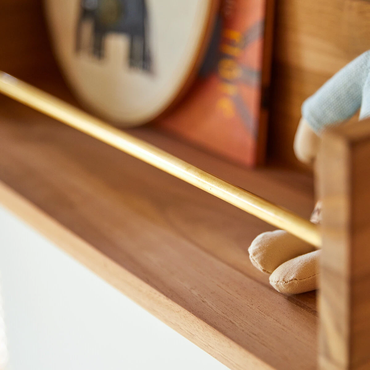 Sasha - Etagère Murale Enfant En Teck Massif 60 Cm 2 Sasha - Etagère Murale Enfant En Teck Massif 60 Cm – Image 2