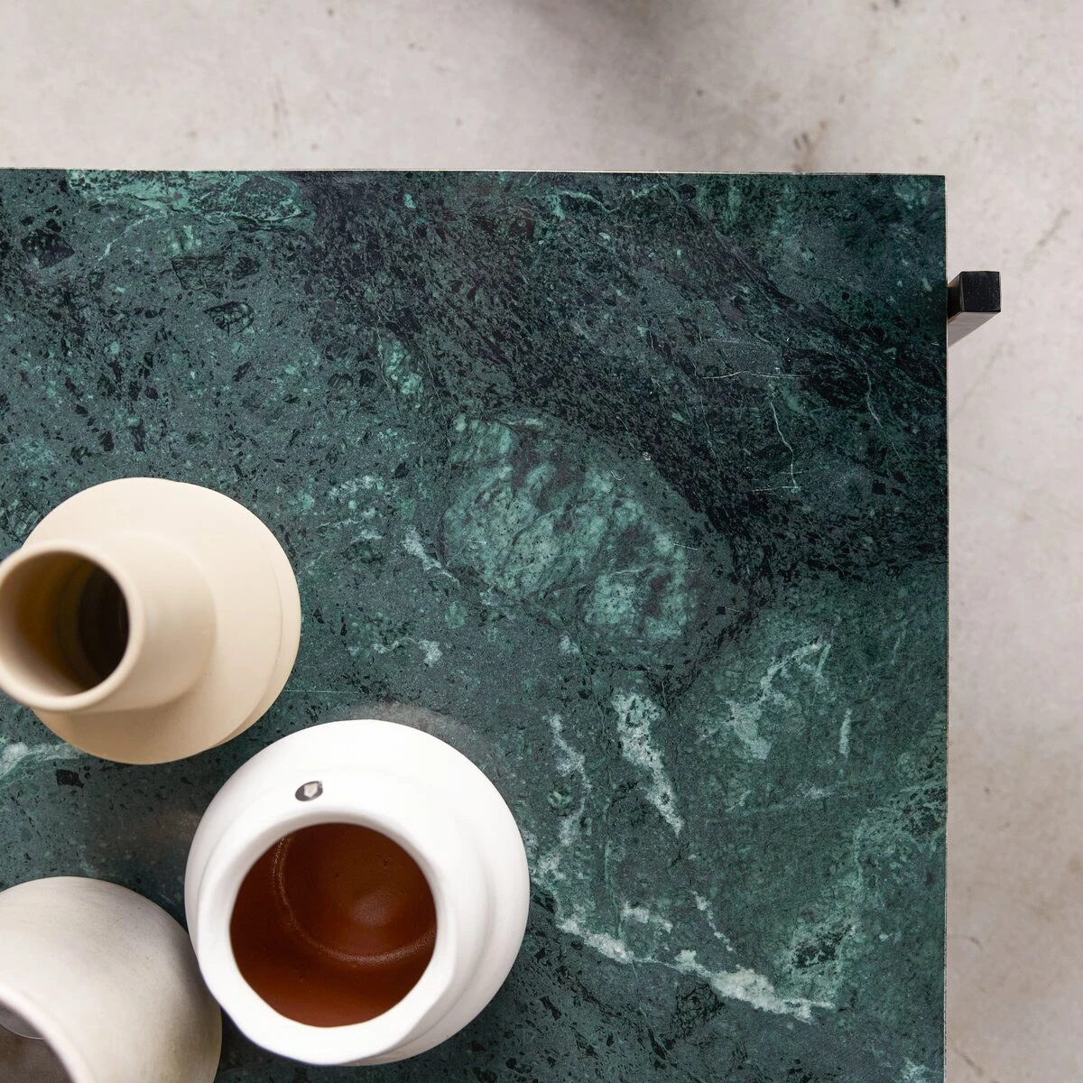 Edit - Table Basse En Acacia Massif Et Marbre 2 Edit - Table Basse En Acacia Massif Et Marbre – Image 2