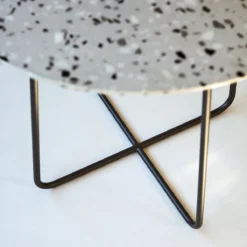 Elio - Table Ronde En Terrazzo Premium Et Métal Grey 4 Pers. 9 Elio - Table Ronde En Terrazzo Premium Et Métal Grey 4 Pers. -Homezia Soldes Boutique 1200 1200 table ronde en terrazzo premium et metal elio grey 4 pers 4