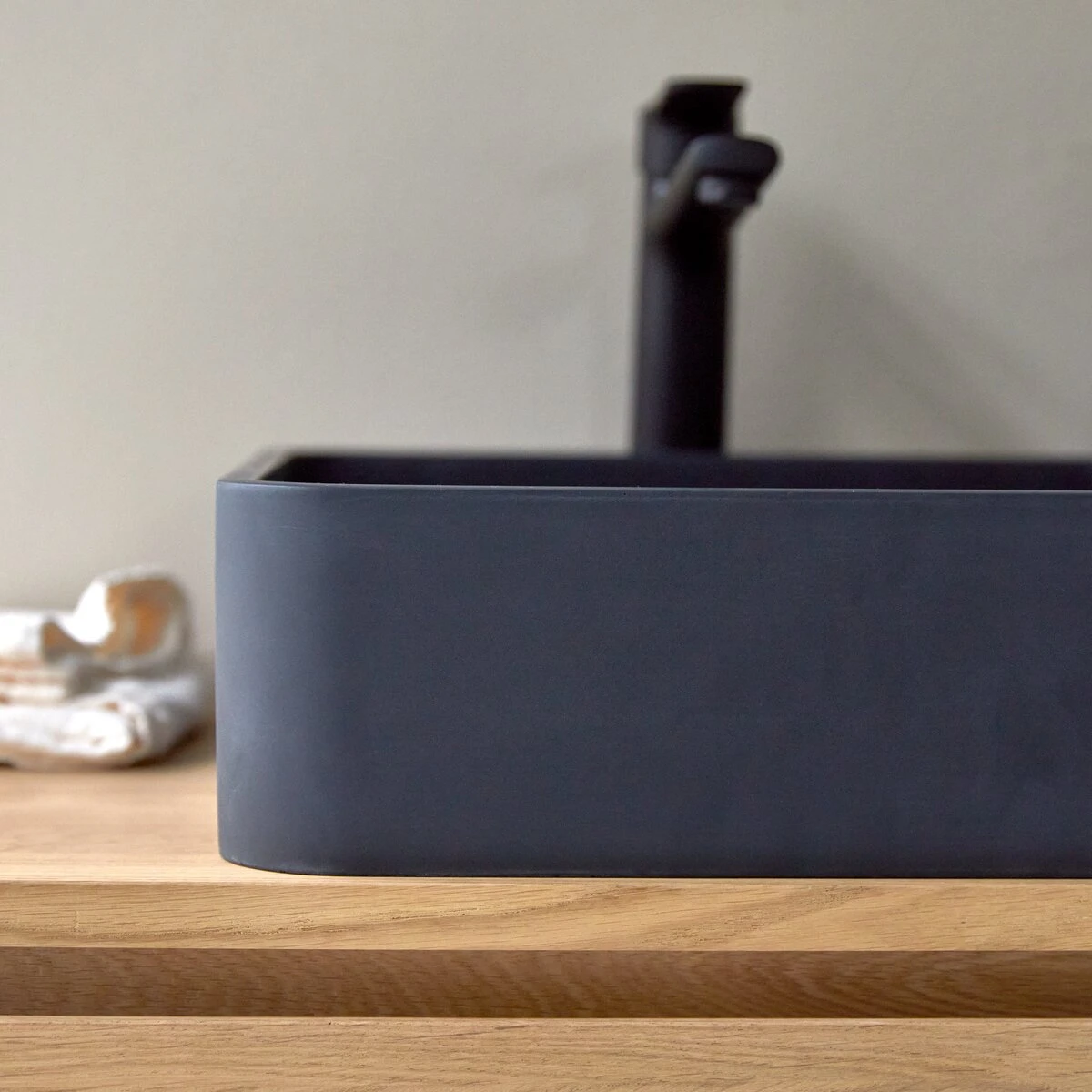 Thaïs - Vasque Carrée En Terrazzo Black 2 Thaïs - Vasque Carrée En Terrazzo Black – Image 2