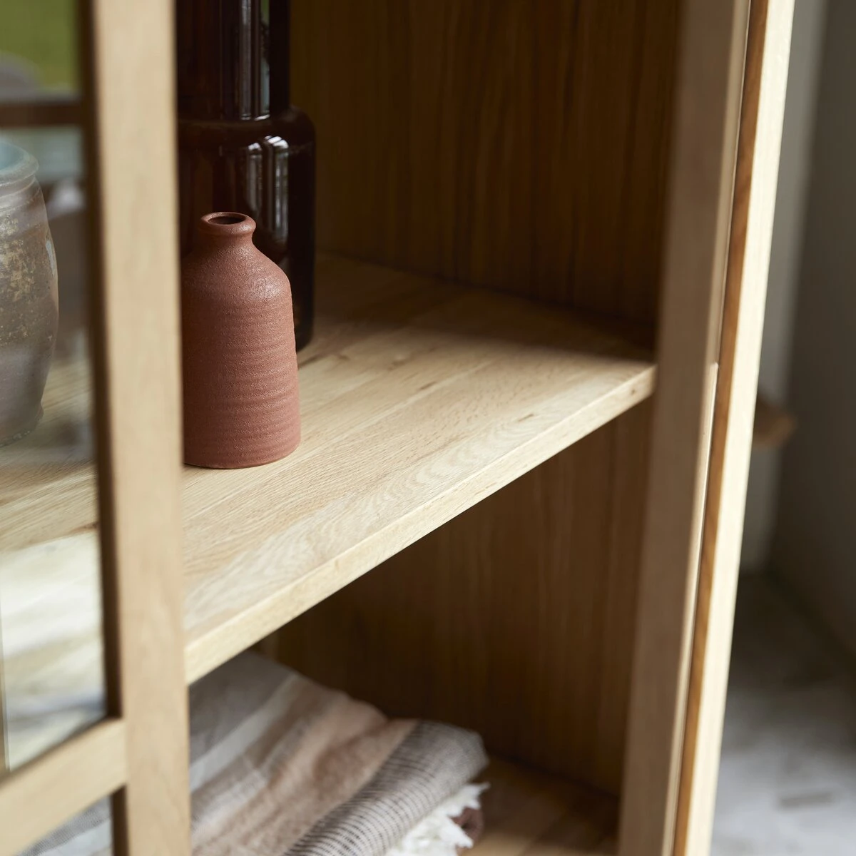 Babeth - Vitrine Haute En Chêne Massif 8 Babeth - Vitrine Haute En Chêne Massif – Image 8